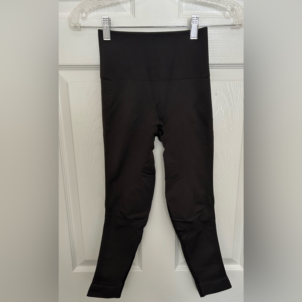 Lululemon Zone In Crop - Picture 8 of 9